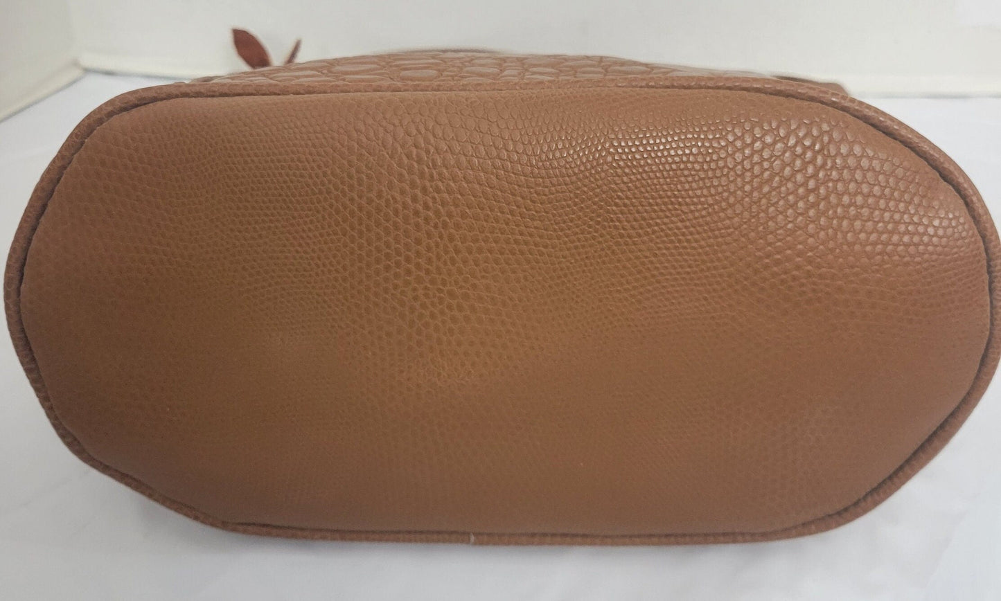 Tejrasila-Beautiful Camel print leather handbag!Good to carry everyday. 3 outside pockets.Made in USA!
