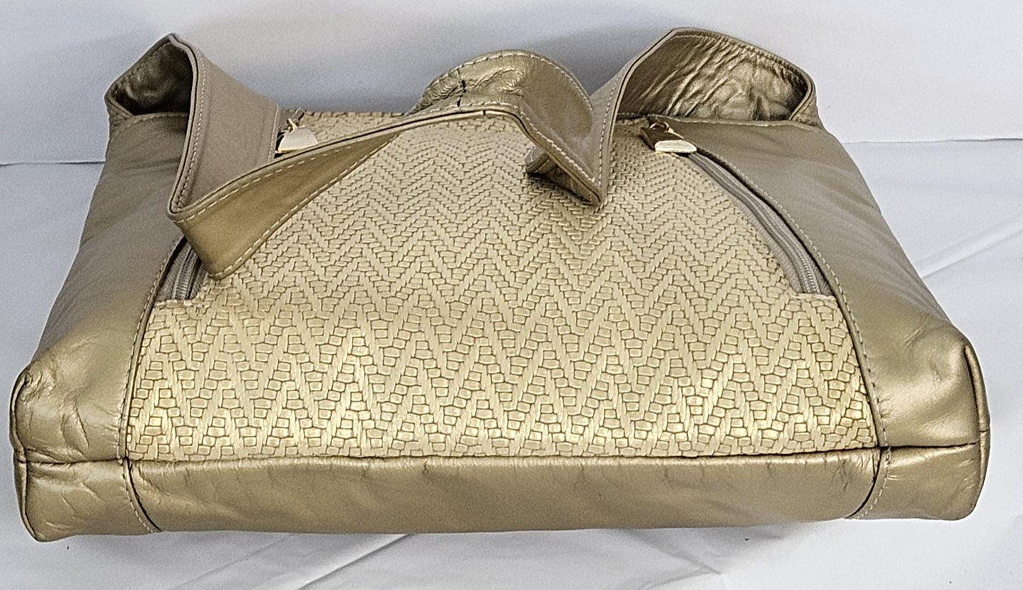 Gold mate with gold mate print leather handbag! Two left and right pockets.Made in USA.#Tr9044gmgmp