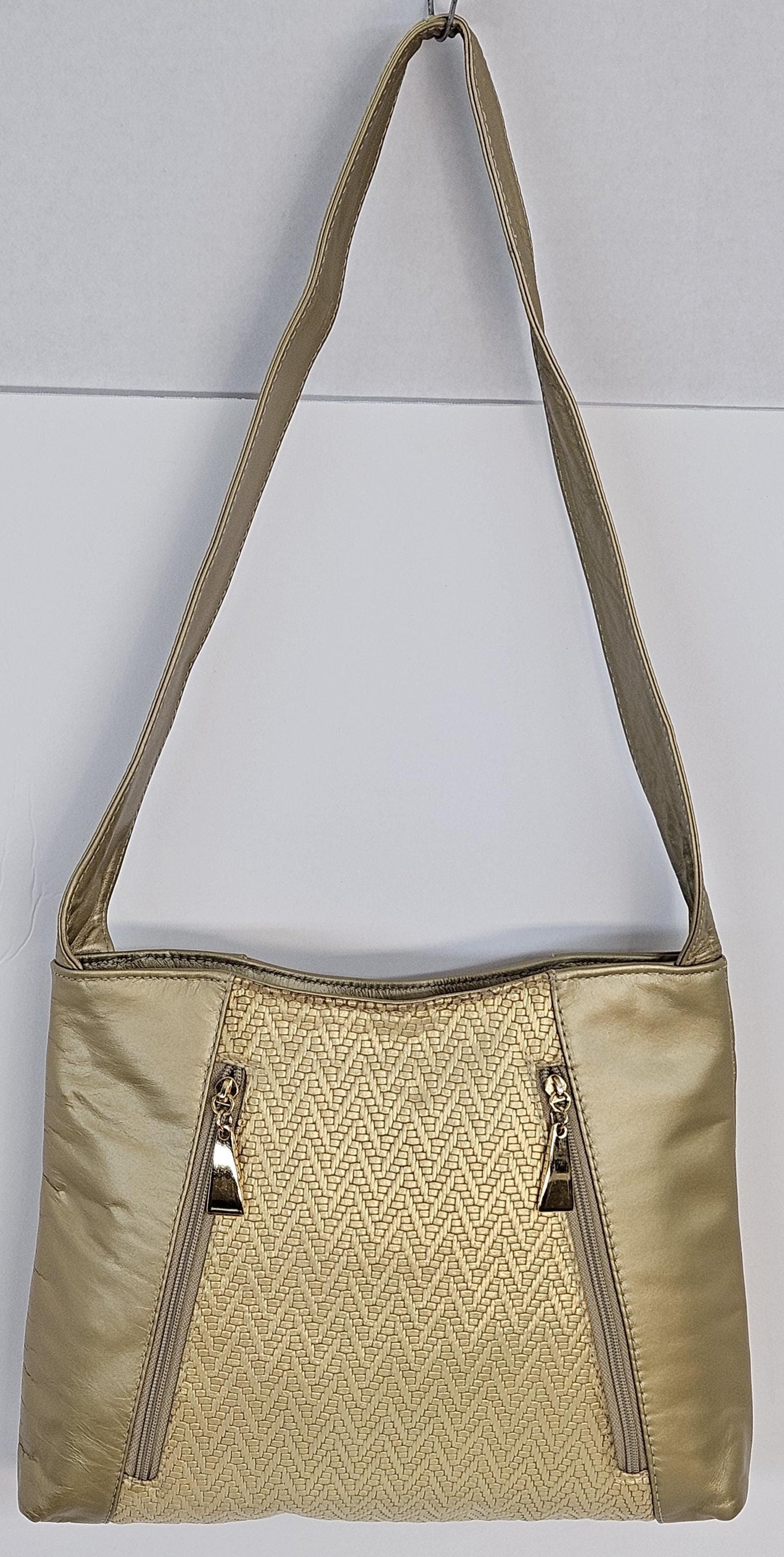 Gold mate with gold mate print leather handbag! Two left and right pockets.Made in USA.#Tr9044gmgmp