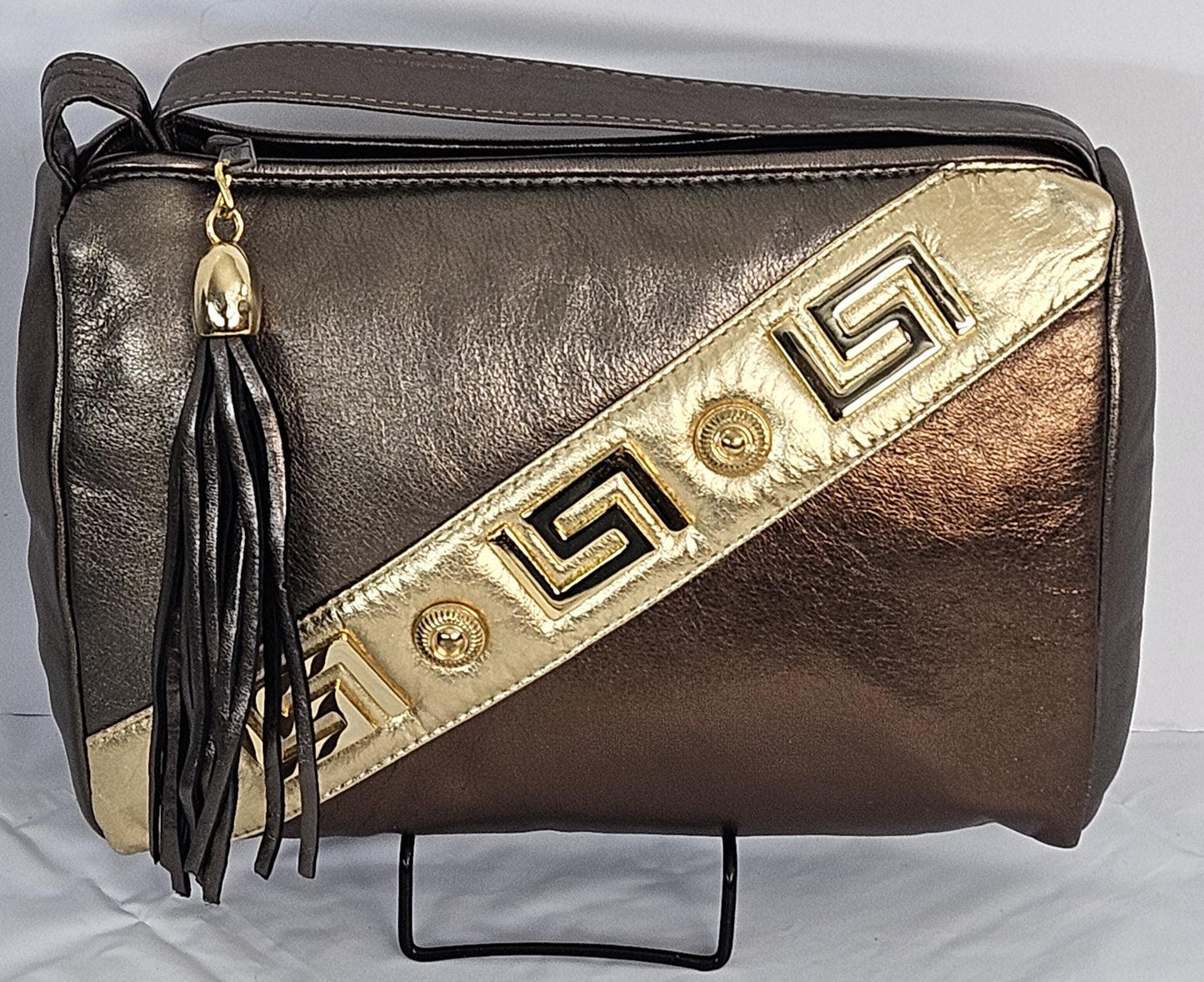 Pewter,bronze,and gold metallic design with gold matel Z&buttons. Genuine Leather Handbag #TR3018PBG-gzb-1.Made in USA.