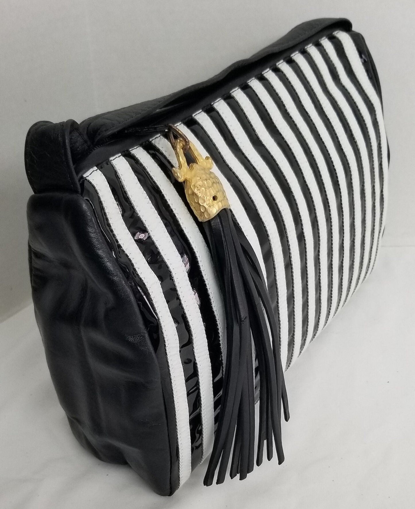 Crossbody Black/White Handbag-bag for women!#TR2018Z#Purses for girls#Leather bag#Genuine Leather bag#Soft leather #zigzags#Fashion design.