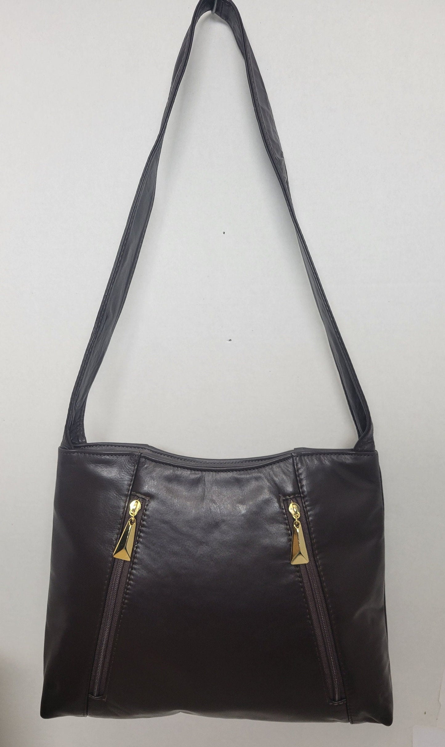 Brown leather handbag! Two left and right pockets. Made in USA.