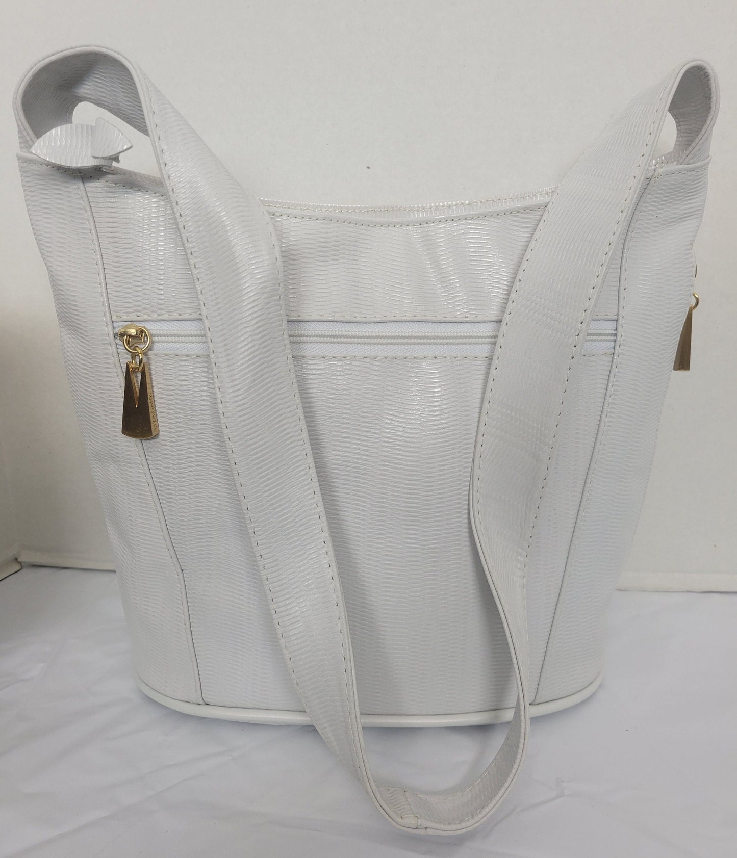 Tejrasila-Beautiful White print genuine leather handbag! Three outside pockets.Made in USA!