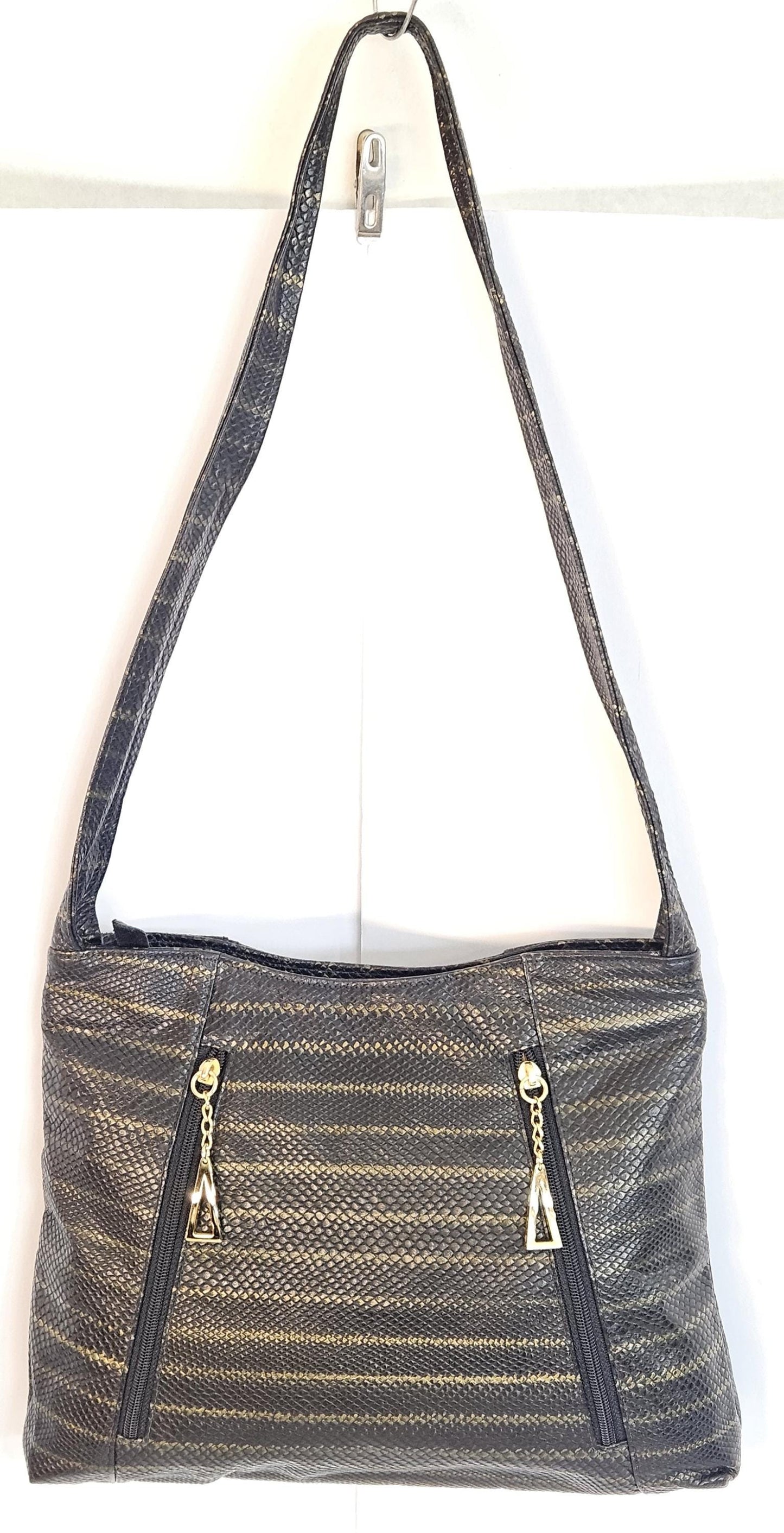 Black Two-Tone print leather handbag! Two left and right pockets.TR9044BTT Made in USA.